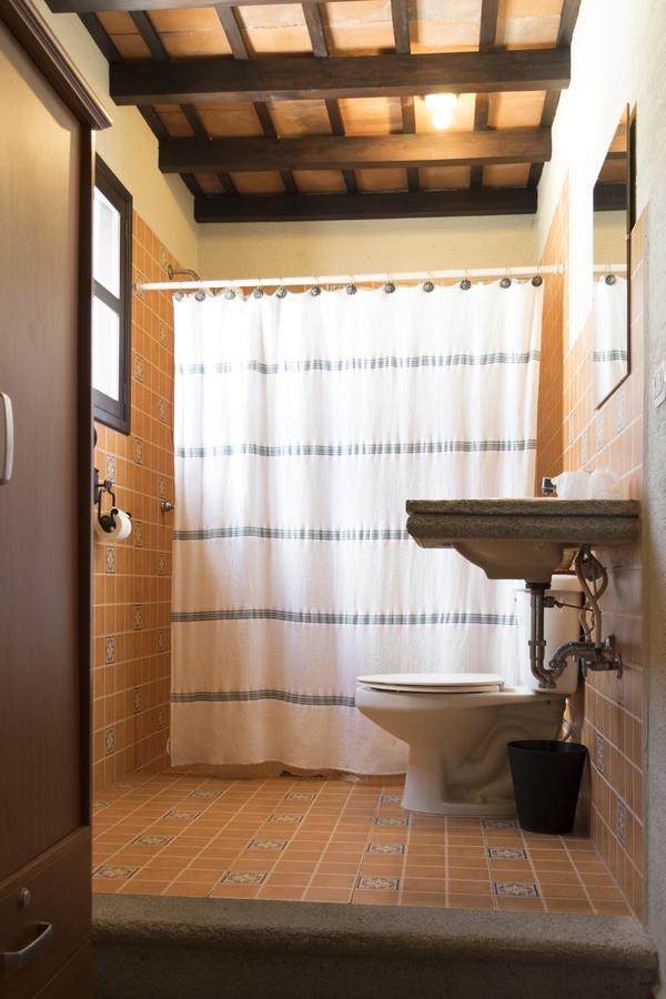 Hostal Casa Del Artista & Galeria Антигуа-Гватемала Экстерьер фото