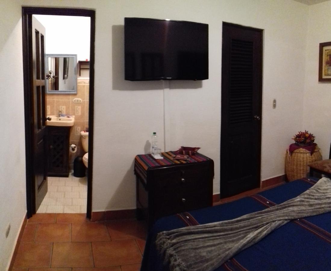 Hostal Casa Del Artista & Galeria Антигуа-Гватемала Экстерьер фото